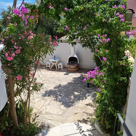 Lagom-vodice Daire *